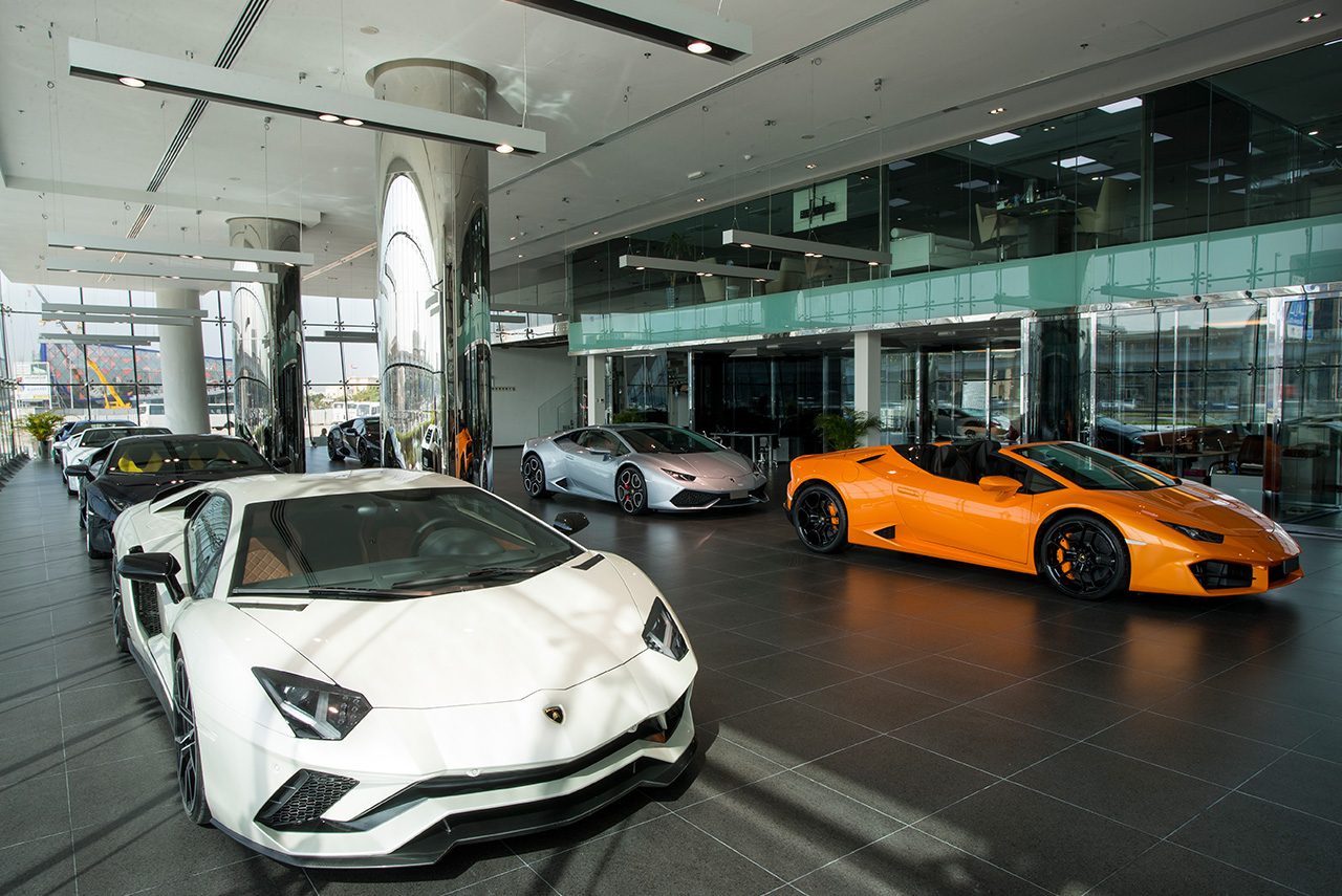 بعد عام على الحرب والعقوبات.. كيف يحصل الروس على كامل وسائل رفاهيتهم من الغرب؟