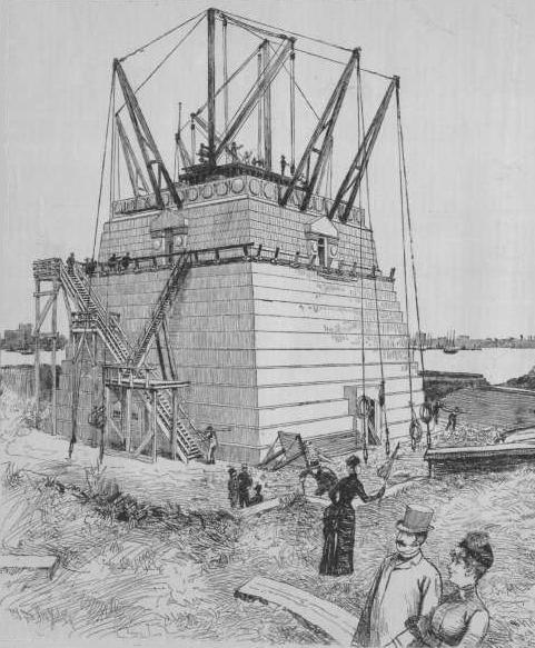 صورة تجسد قاعدة ريتشارد موريس هانت قيد بنائها في 1885/ وكيبيديا