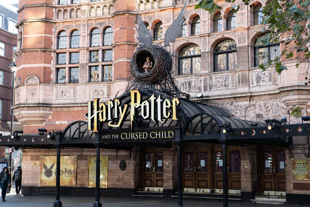 نجحت مسرحية Harry Potter and the Cursed Child إلى حدّ م/ Shutterstock