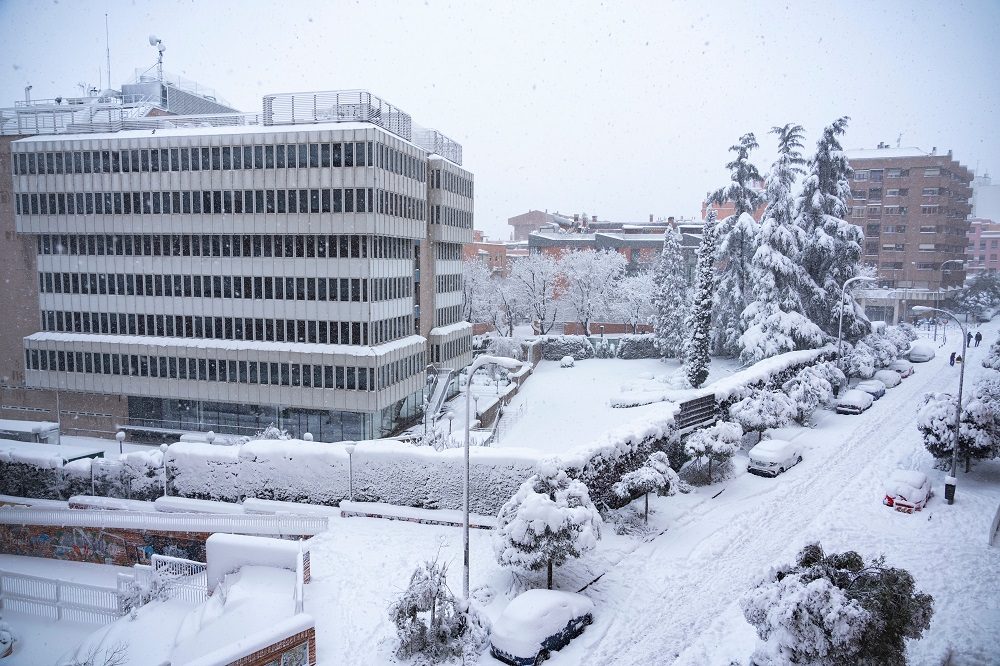 إسبانيا ثلوج موجة حر