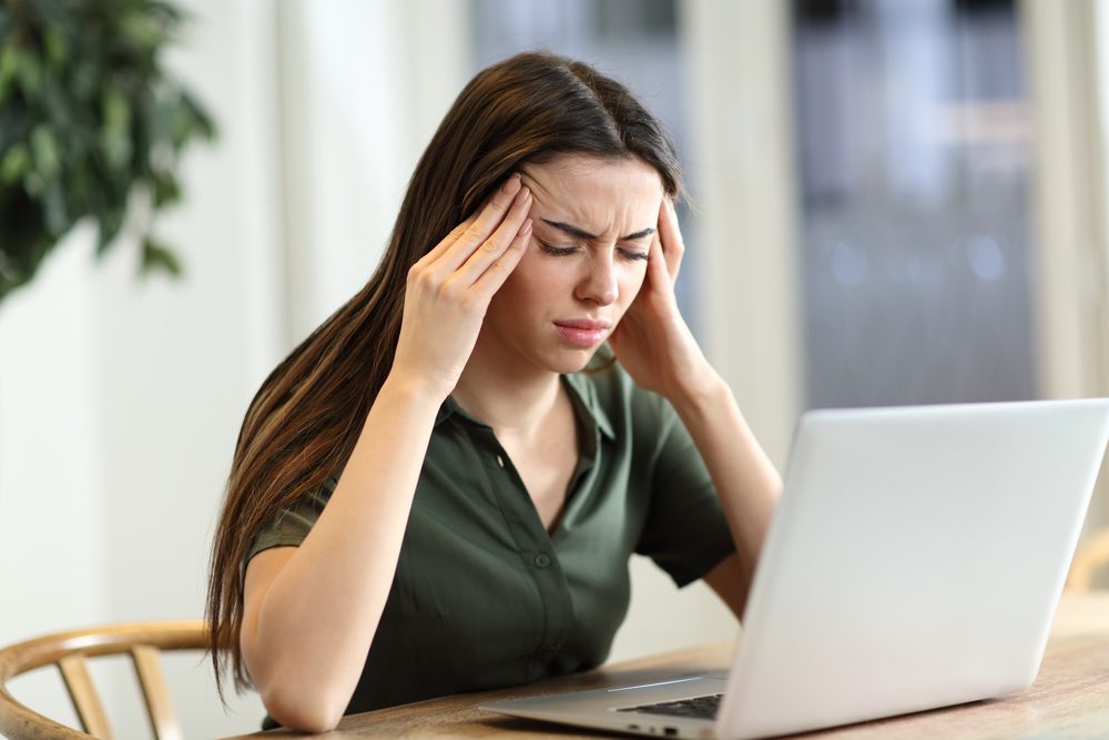 علاقة الصداع النصفي بالغثيان| shutterstock