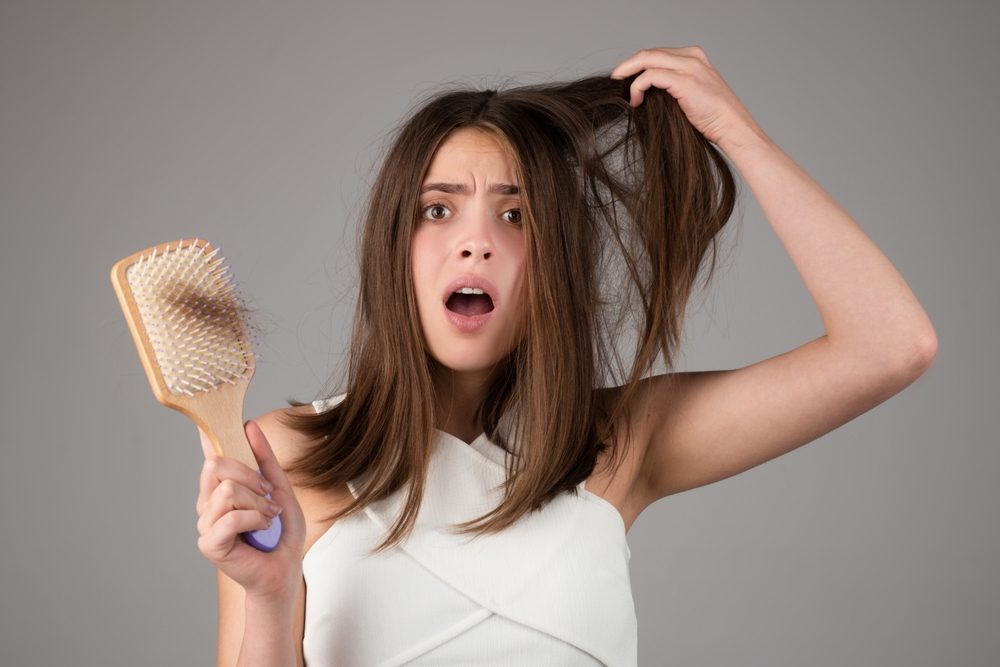 من فوائد فيتامين د للشعر أنه يمنع تساقطه/ Shutterstock