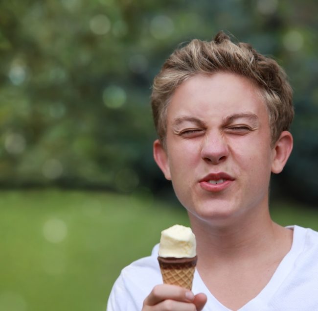 ألم مفاجئ يخدر رؤوسنا.. لماذا نصاب بـ”تجمد الدماغ”؟