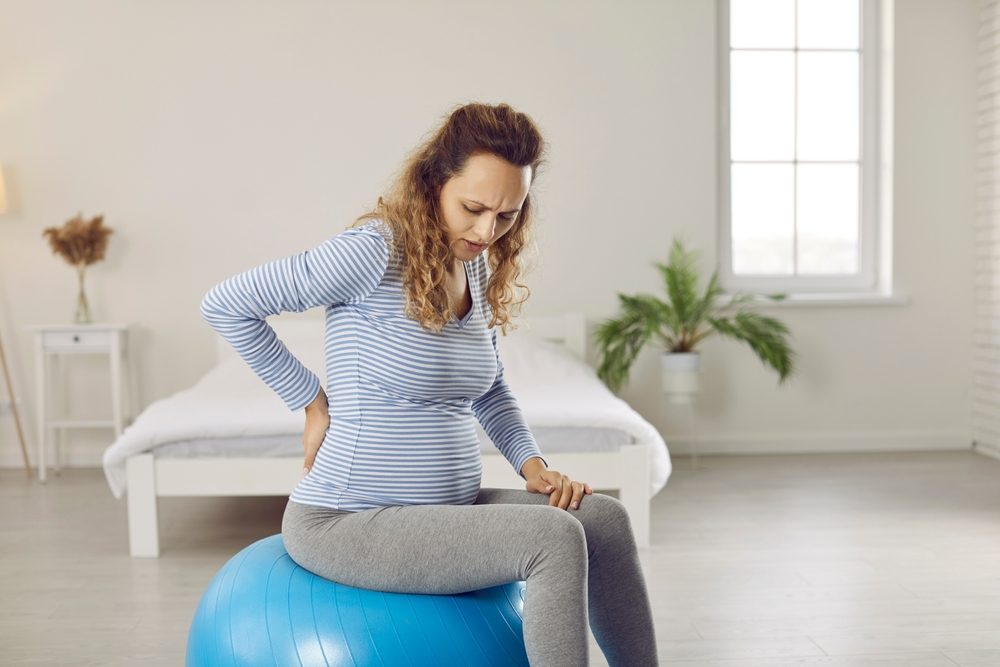 من الضروري تغيير وضعية الجسم والاسترخاء عند الشعور بالألم - shutterStock