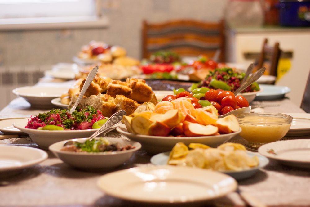 تمثل العزائم الخاصة أو العامة والعائلية مصدراً للقلق الحاد والتوتر - ShutterStock