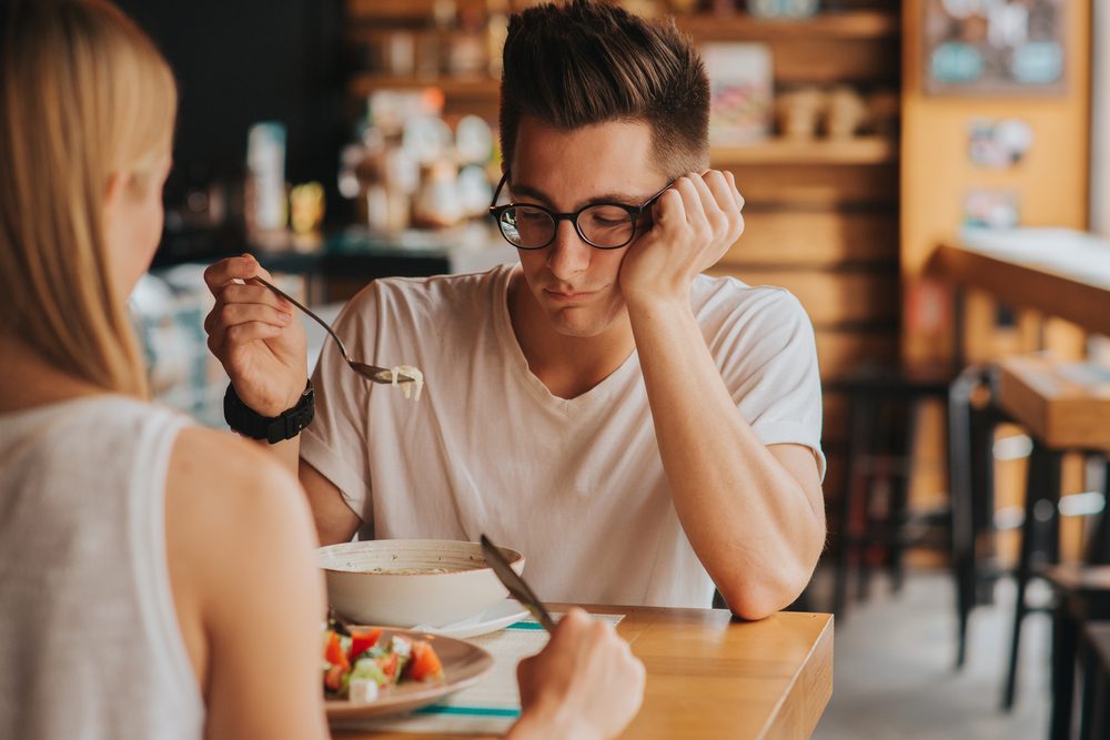 غالباً ما تحدث الاضطرابات في سن المراهقة والشباب/ Shutterstock