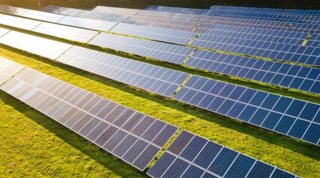 مشروع لبناء أكبر مزرعة طاقة ببريطانيا يثير الجدل.. الشركة المشرفة عليه تواجه اتهامات بانتهاك حقوق الإيغور