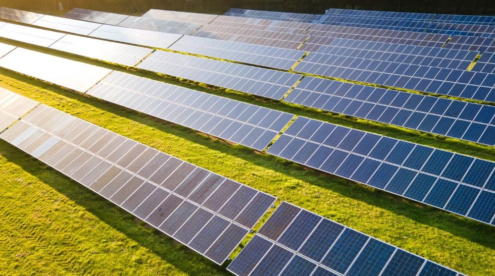 مشروع لبناء أكبر مزرعة طاقة ببريطانيا يثير الجدل.. الشركة المشرفة عليه تواجه اتهامات بانتهاك حقوق الإيغور