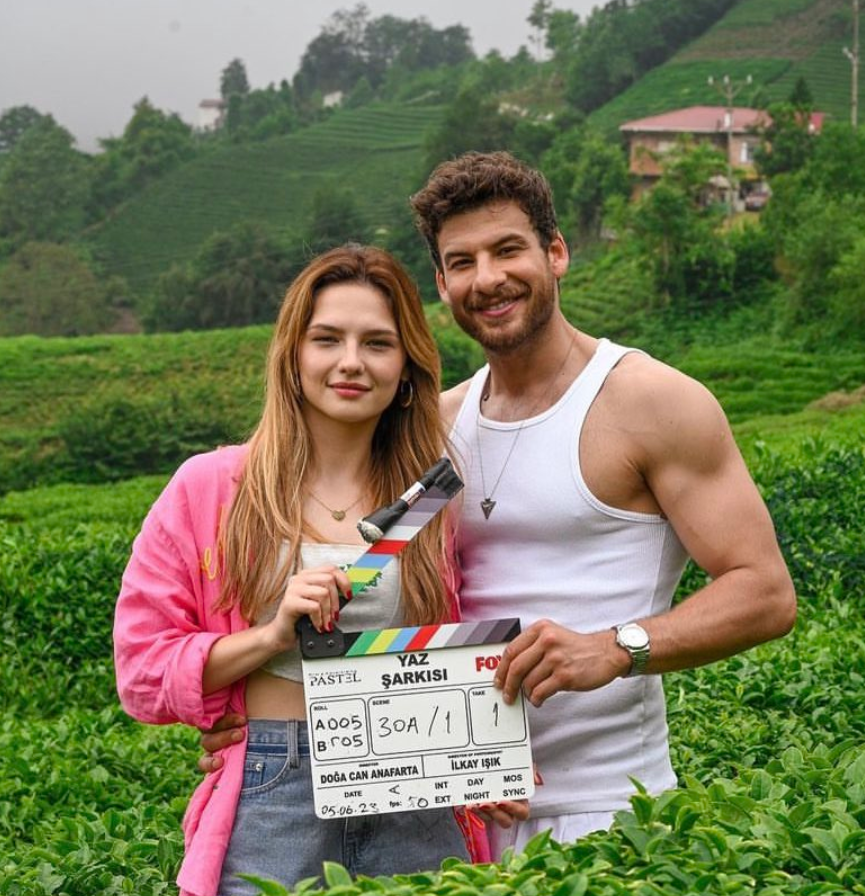 أبطال مسلسل أغنية الصيف| مواقع التواصل