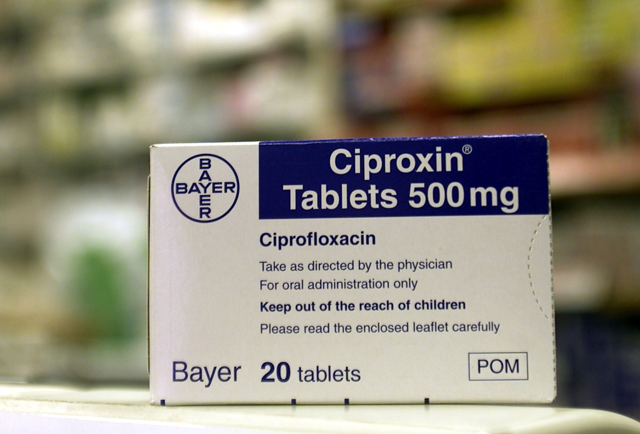 طبيب بريطاني مرموق ينهي حياته شنقاً بعد تناوله مضاداً حيوياً له “ارتباط نادر” بالانتحار