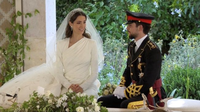 سيدة أمريكا الأولى والأميرتان اليابانيتان تاكامادو وتسوجوكو من بينهم.. أبرز الشخصيات التي حضرت زفاف الأمير الحسين