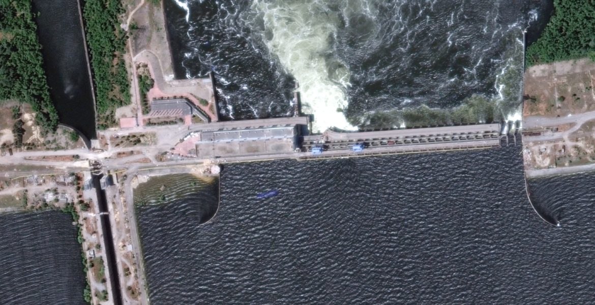 انهيار سد كاخوفكا بأوكرانيا يفاقم الأزمة الإنسانية.. آلاف المنازل غرقت والمياه تغمر 600 كيلومتر مربع