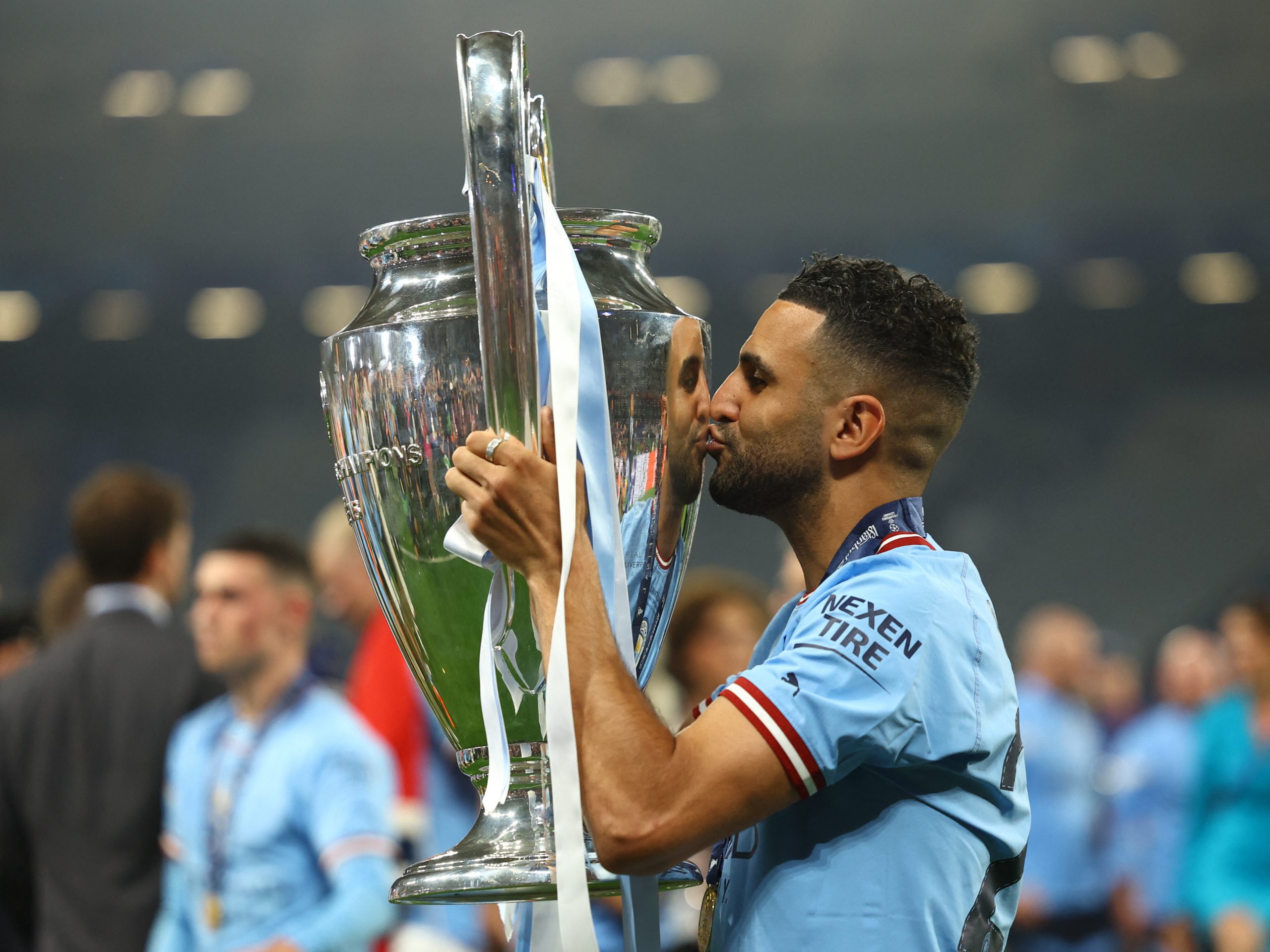 أرقام تاريخية لمانشستر سيتي وغوارديولا ومحرز (رويترز)