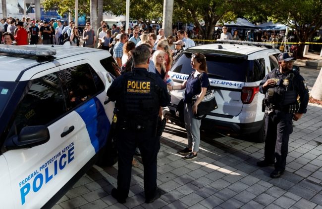 استنفار أمني في ميامي قُبيل “أخطر مواجهة” لترامب مع القضاء.. الشرطة تتأهب، وأنصاره في الشارع