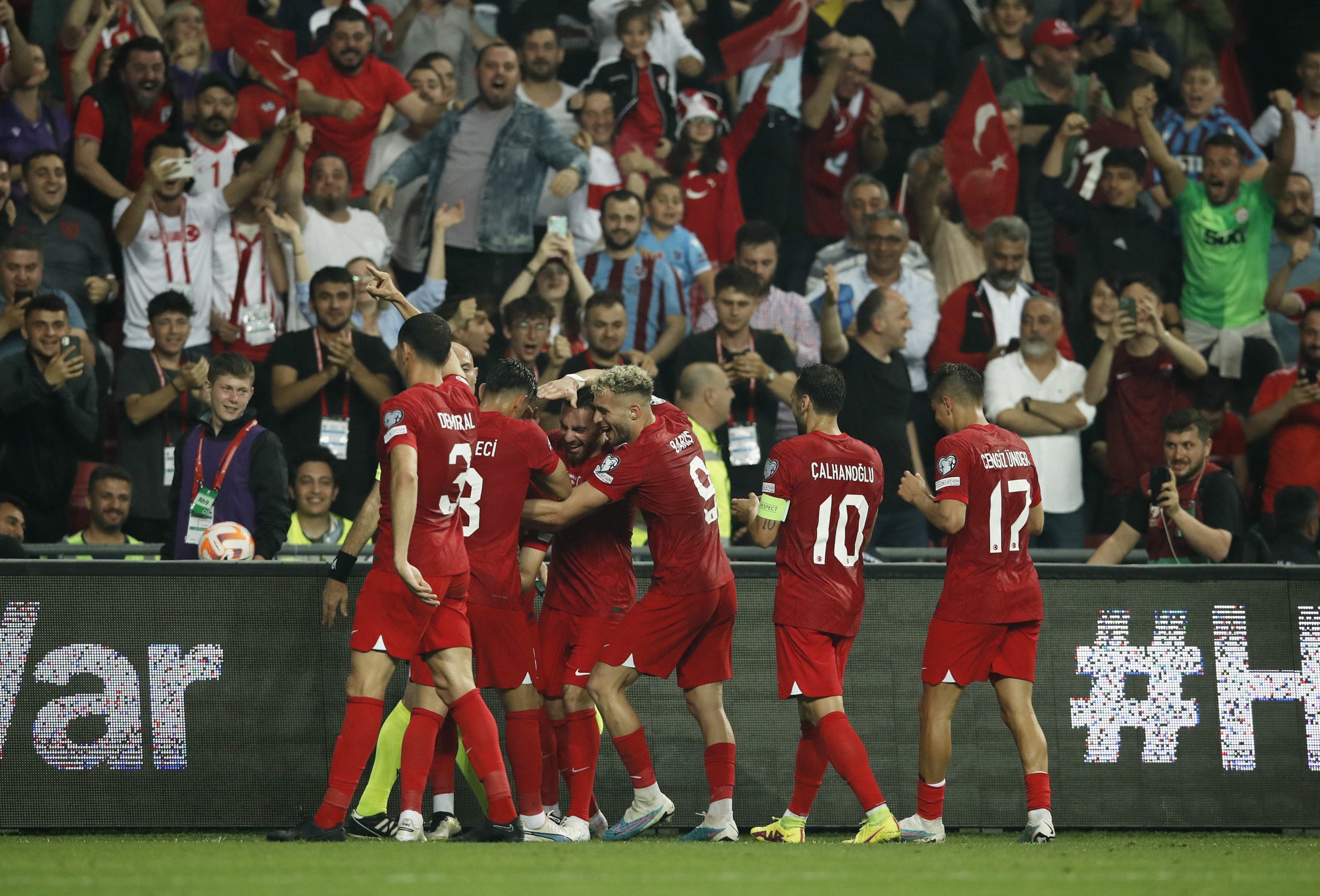 من هو أردا غولر الذي تتنافس أكبر الأندية الأوروبية لضمه؟ (رويترز)