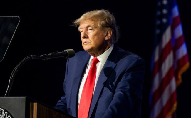 خطوة نحو توجيه اتهام لترامب في قضية “الوثائق السرية”.. النيابة تضعه موضع تحقيق بسبب الملفات الحساسة