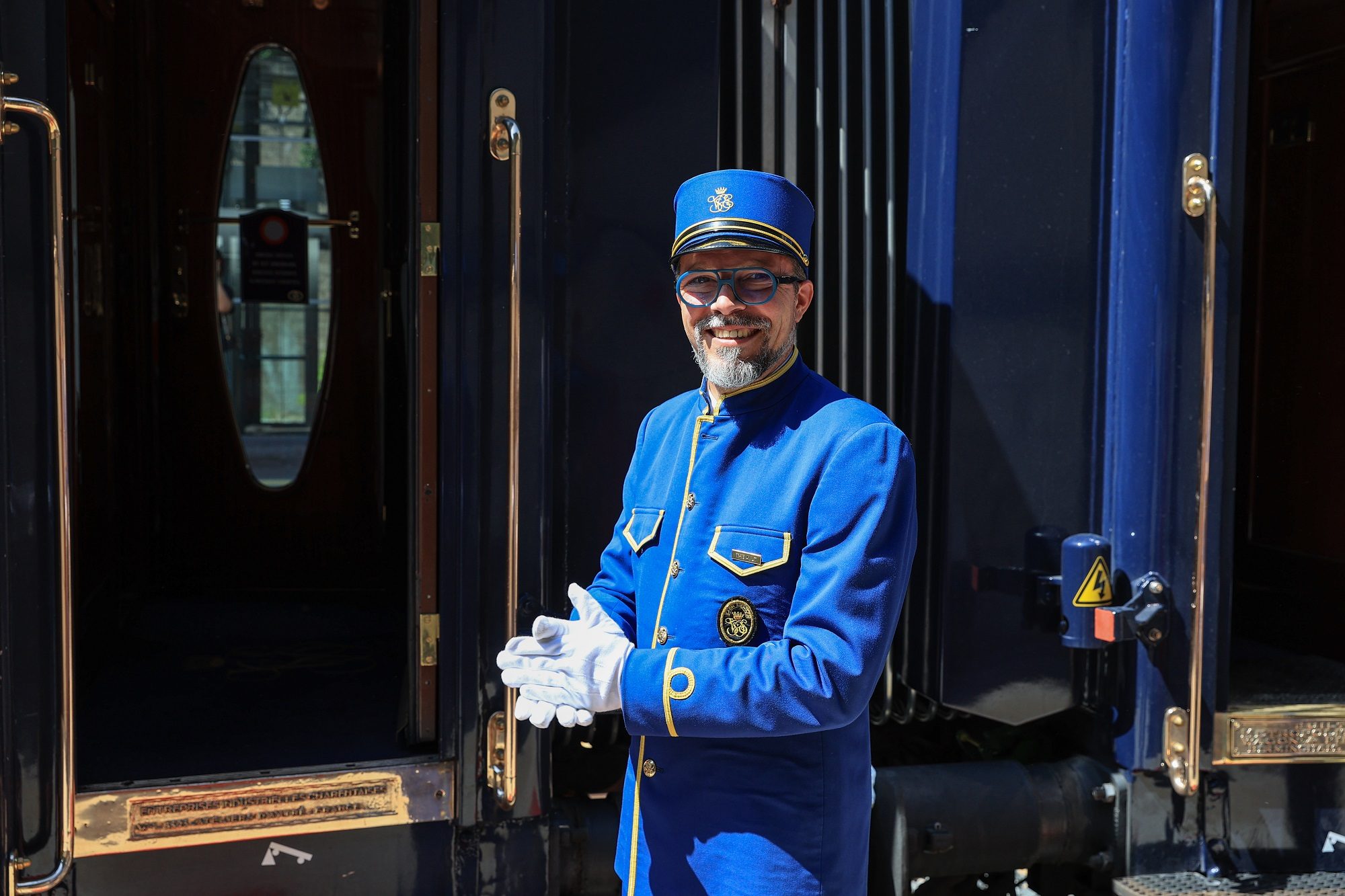 أول رحلة له منذ 1977.. قطار “الشرق السريع” يصل إلى إسطنبول قادماً من باريس (فيديو)