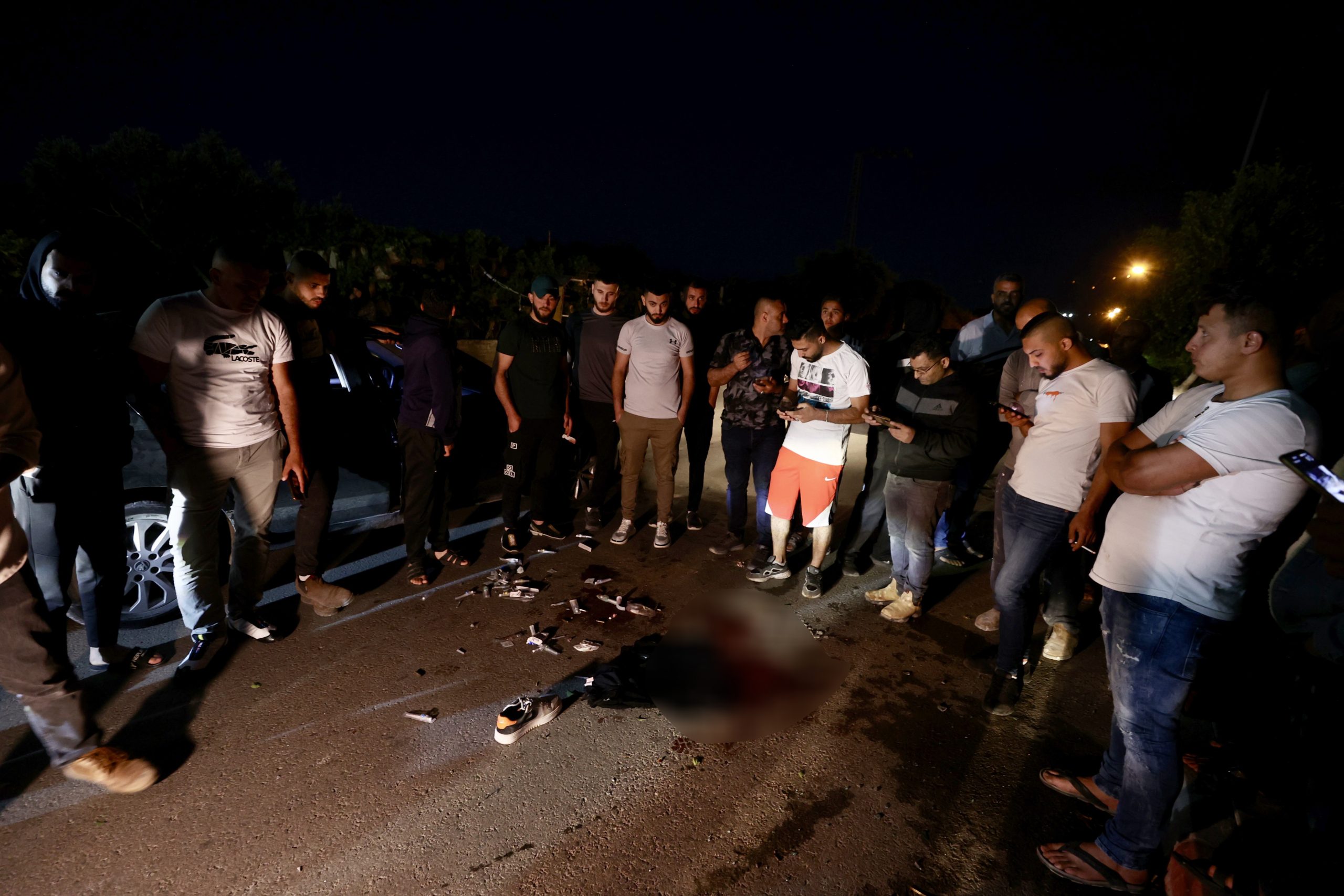 أول اغتيال جوي بالضفة منذ 17 عاماً.. الاحتلال يغتال خلية مسلحة فلسطينية إثر قصف سيارتهم بطائرة مسيّرة