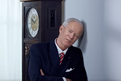 بايدن يضرب رأسه بالحائط وماكرون يبحث عن حل! فيديو روسي مفبرك يسخر من العقوبات الغربية على موسكو