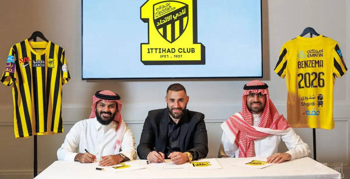 لاعب كرة القدم كريم بنزيما يتعاقد مع نادي الاتحاد السعودي / تويتر