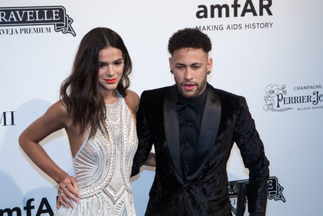 نيمار يعترف بخيانته لصديقته الحامل باعتذار علني: “لا أتخيل نفسي بدونك”!