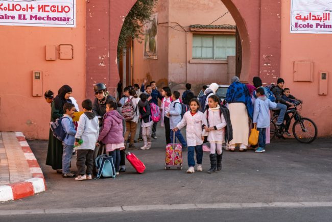المغرب يبدأ تطبيق تدريس اللغة الأمازيغية في المدارس.. أعلن عن خطته التي تستهدف 4 ملايين تلميذ بحلول سنوات