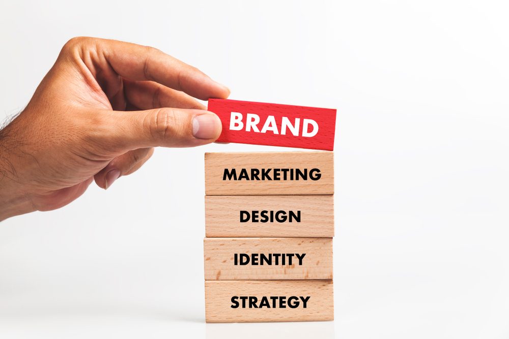 اللون الأحمر