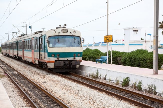 انقلاب قطار في تونس يودي بحياة شخصين ويتسبب بعشرات الإصابات