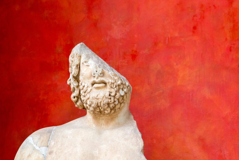 ربط حيوان ميت في الرأس أو إشعال النار فيه.. 5 طرق مفزعة استُخدمت لعلاج الصداع عبر التاريخ