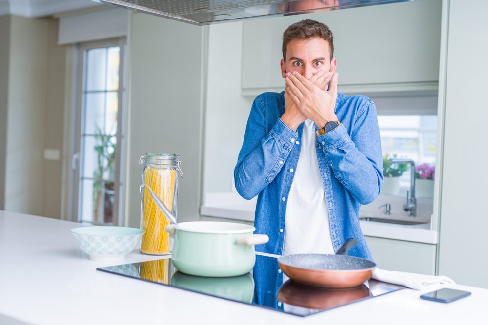 إذا صادف أن تناول المصاب بالفوبيا أي وجبة بالجبن قد يعاني الغثيان - ShutterStock