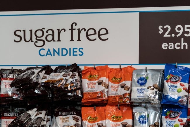 يتلف الكلى ويؤثر على القلب والدماغ.. السكر المضاف وأضراره القاتلة