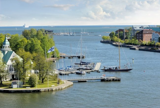 أول جزيرة سياحية “خالية من الهواتف” بالعالم.. تطلب من السياح التخلي عن “الموبايل” والاستمتاع بالطبيعة