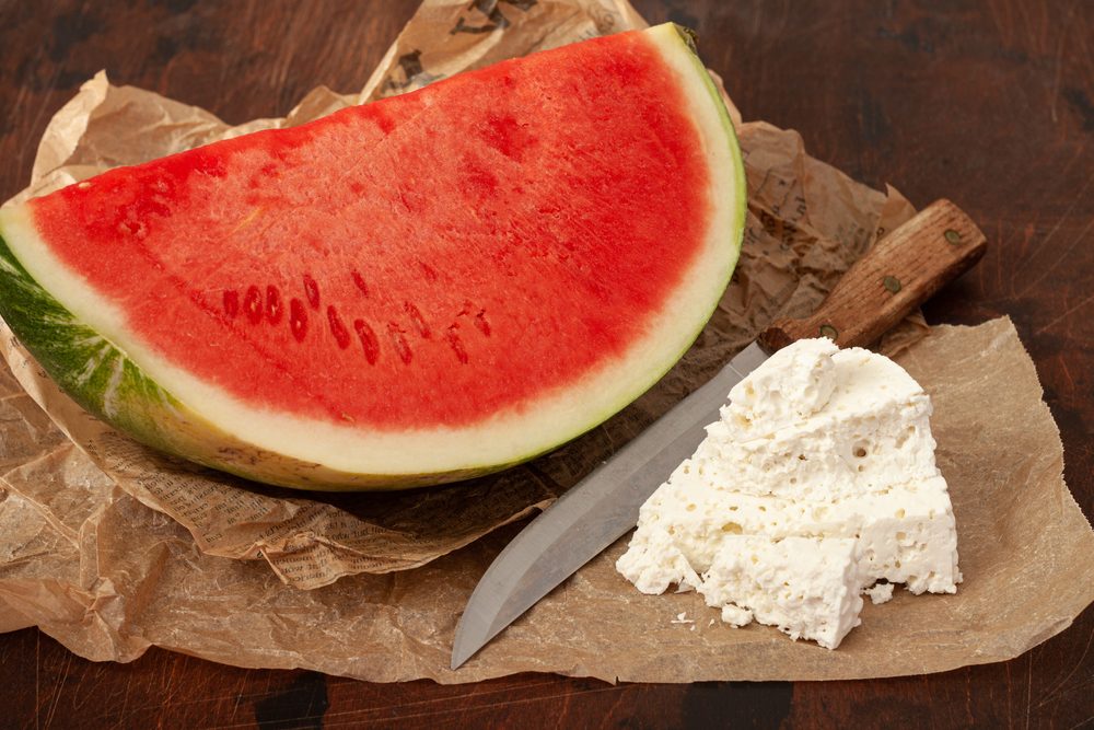 Shutter Stock/ لماذا نحب تناول المأكولات الحلوة والمالحة معاً؟