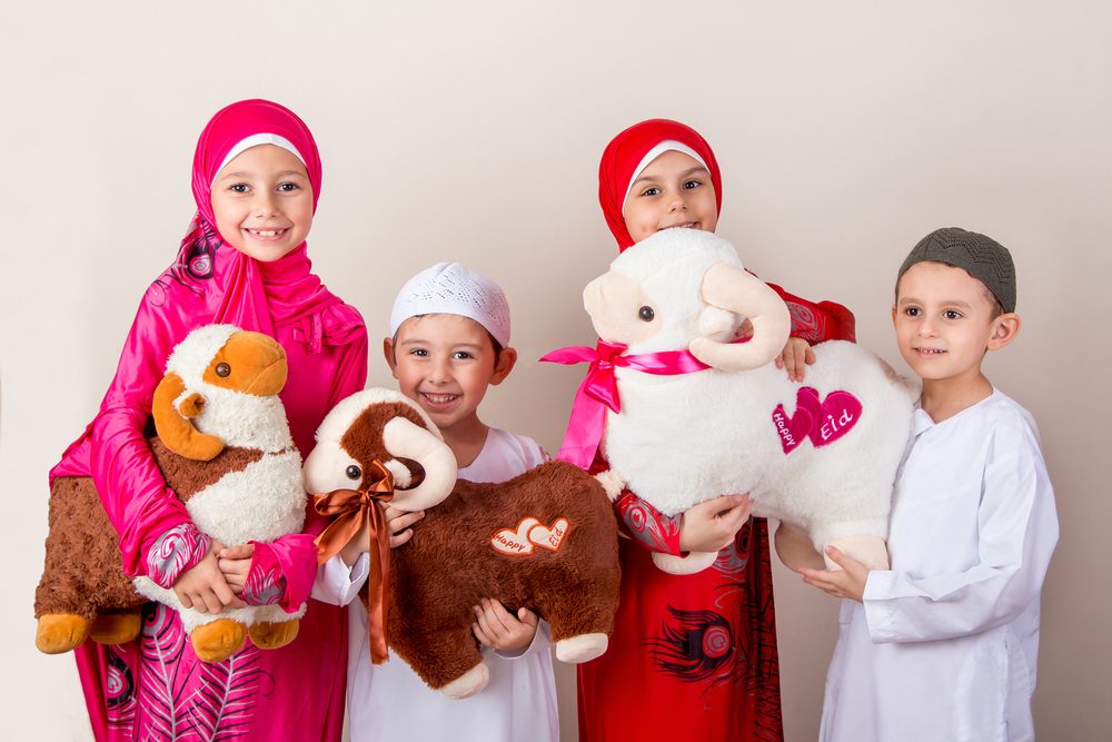 رغم كونها إحدى شعائر عيد الأضحى الأبرز.. هل من الآمن للطفل مشاهدة ذبح الأضحية؟