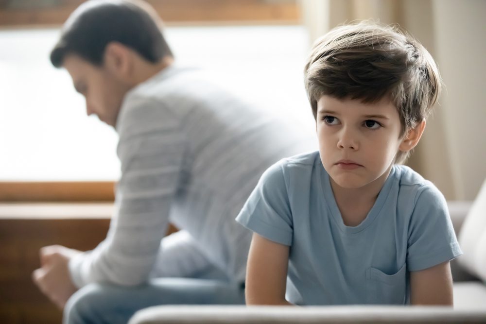 قد لا يدرك الآباء أنهم بذلك يحرمون أطفالهم من النضج - Shutterstock
