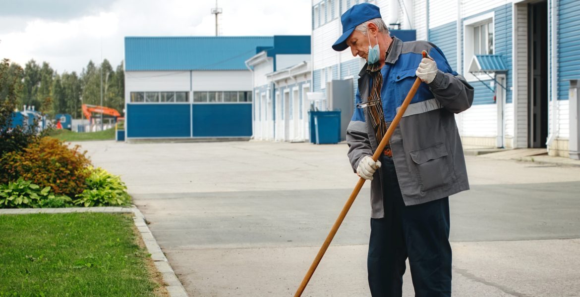 أطفأ ثلاجة “مزعجة” فدمّر أبحاثاً عمرها 25 عاماً! عامل نظافة يتسبب بمقاضاة شركته من قبل مختبر أمريكي