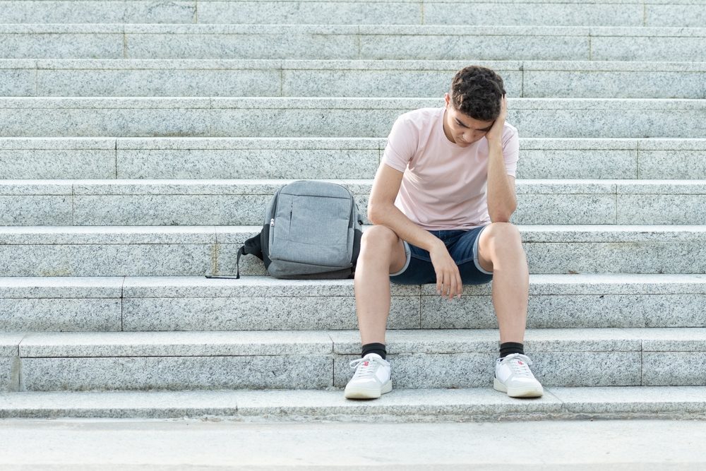 قد تبدأ المشكلة منذ مراحل الدراسة بسبب التجارب المؤلمة - Shutterstock