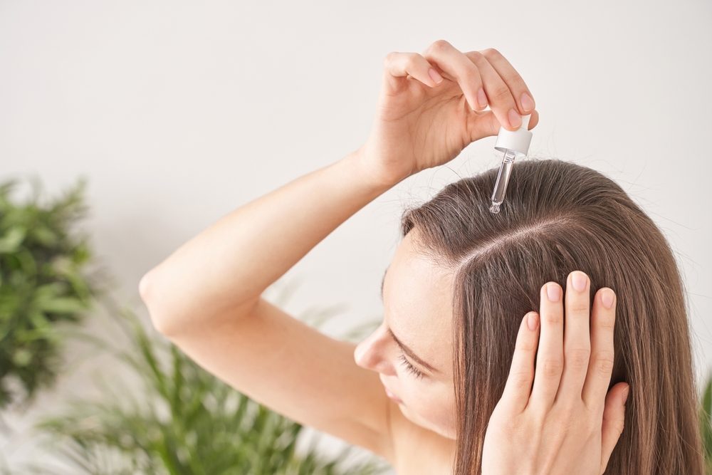 استعمال الزيوت لفروة الرأس| shutterstock
