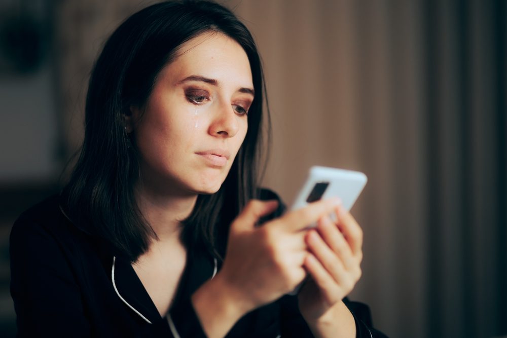 shutterstock\ الاتصال بالشريك السابق
