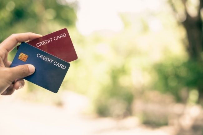 سيسبب أزمة في قطاعي السياحة والأدوية.. ماذا يعني وقف استخدام بطاقات ائتمان المصريين بالخارج؟