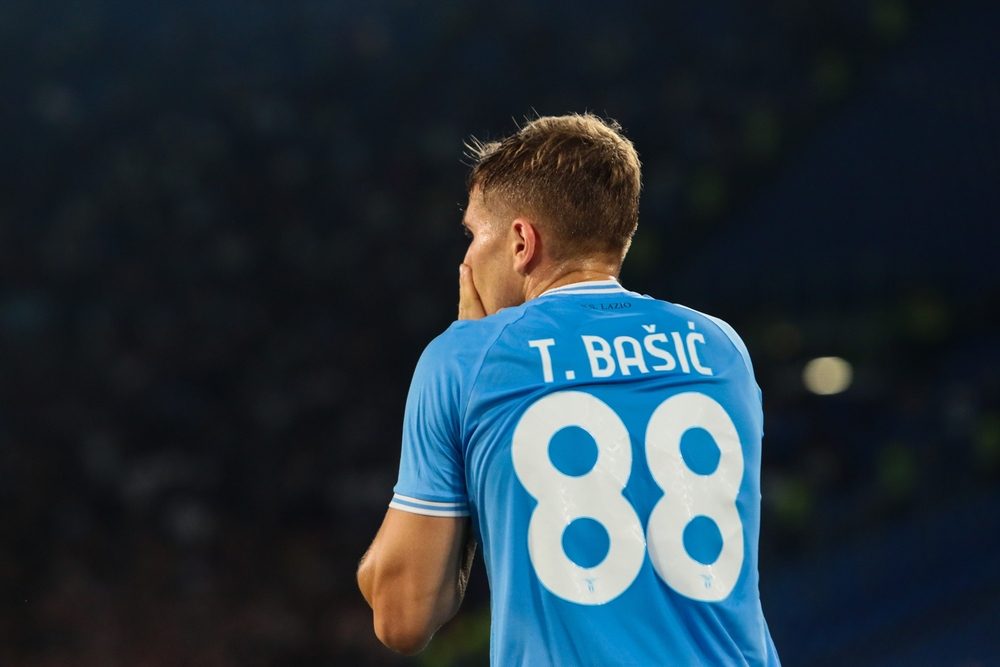 Shutter Stock/ لماذا حظرت إيطاليا ارتداء الرقم 88؟