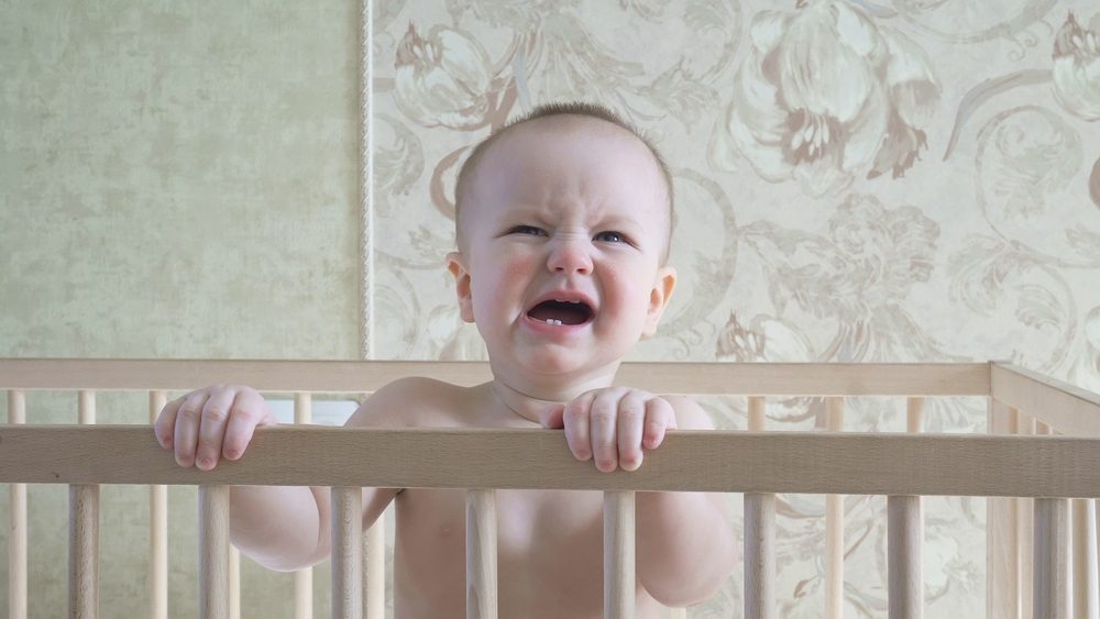 لجذب الانتباه أو للتعبير عن المشاعر.. 5 أسباب لبكاء الأطفال الزائف ومتى يجب التدخل لتغيير السلوك