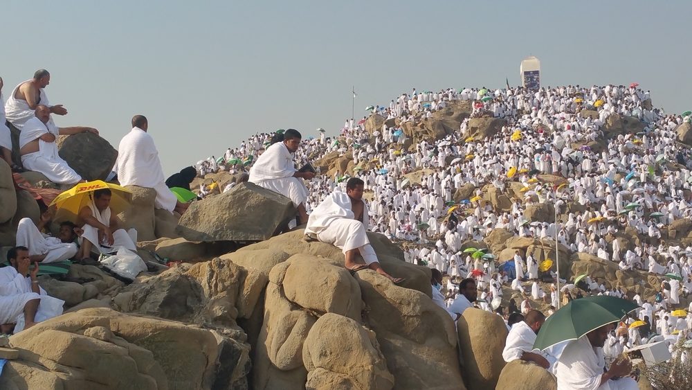 هناك العديد من الطقوس والشعائر التي يُنصح ببدء تثقيف الطفل بها أولاً - ShutterStock