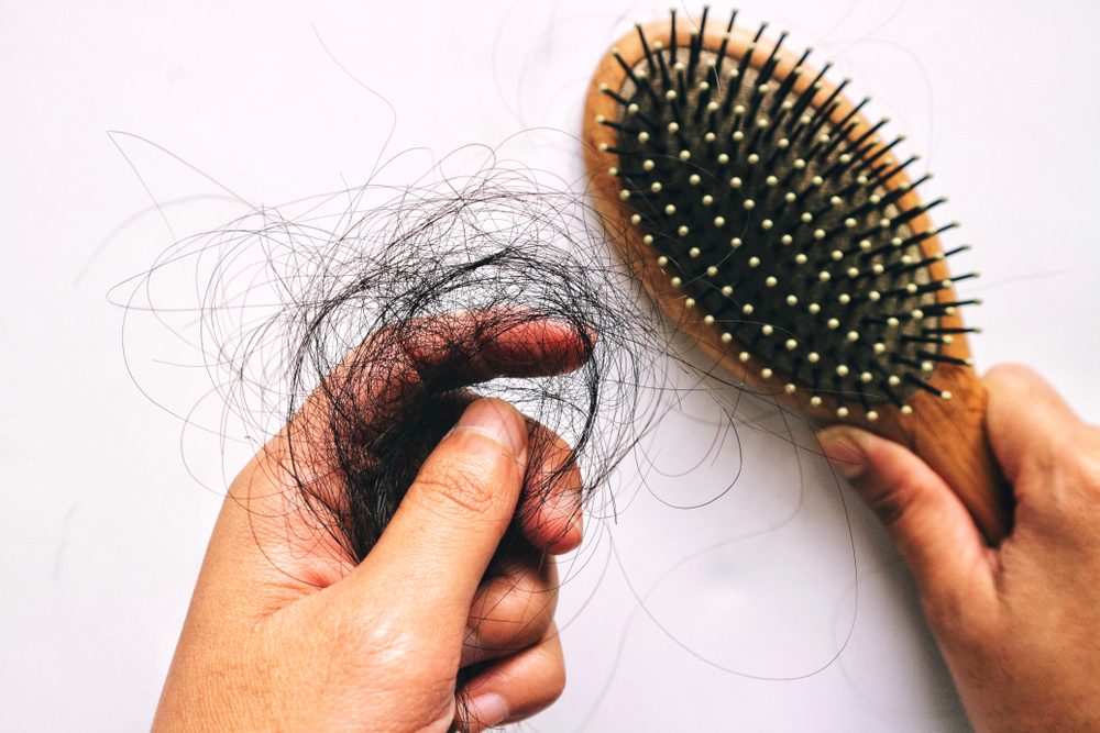 Shutter Stock/ كيفية تنظيف فرشاة الشعر