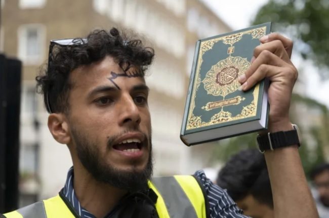 الكويت تقرّر طبع 100 ألف نسخة من القرآن باللغة السويدية وتوزيعها بالبلد الأوروبي