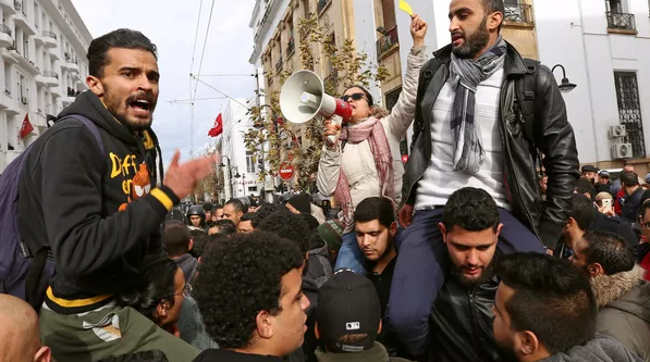 وزارة التربية أثارت غضب نقابة المعلمين في تونس بإعفاء وحجز رواتب آلاف المديرين والمدرسين - رويترز