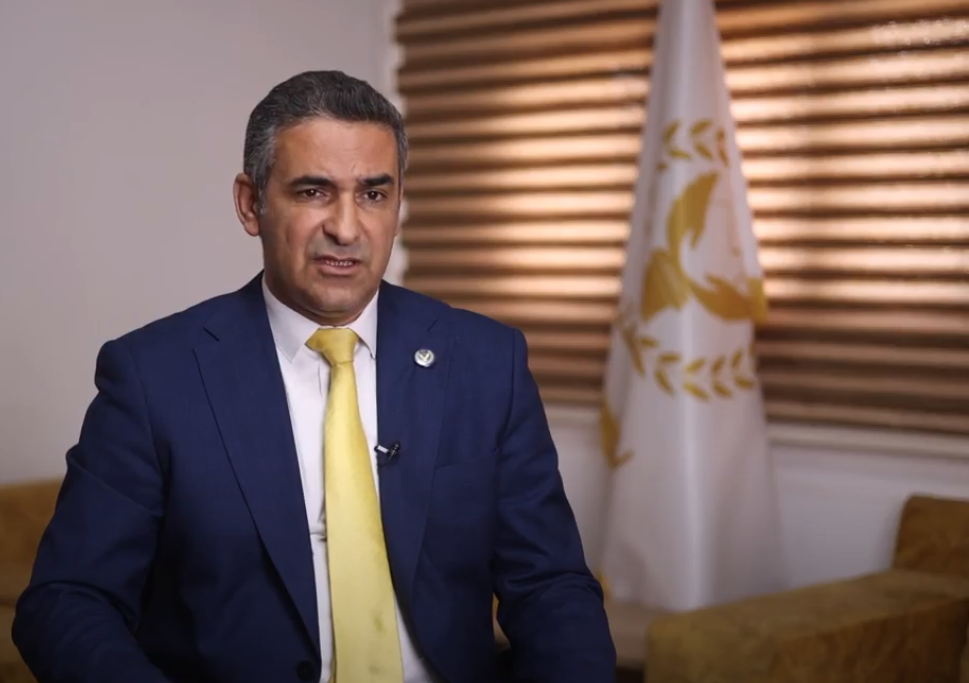 محمد المزوغي يقدم نفسه على أنه مرشح مستقل ويرى الحل في الانتخابات - عربي بوست