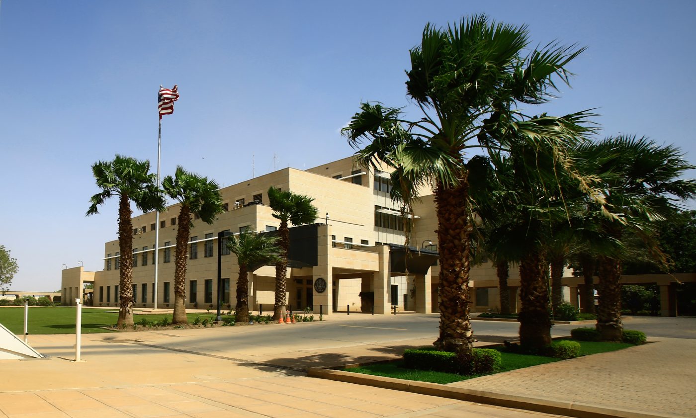 كيف يكشف تعيين أمريكا مبعوثاً جديداً إلى السودان عن تخبط السياسة الأمريكية بشرق إفريقيا؟