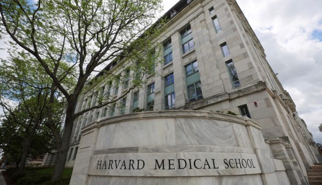 عُثر بمنزله على جماجم وعظام! اتهامات لمسؤول بجامعة هارفارد بالتربح من جُثث تم التبرع بها لأغراض علمية