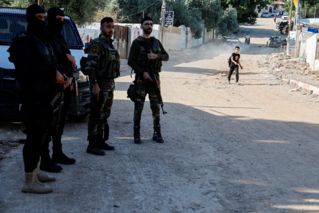 مقتل فلسطيني برصاص أمن السلطة.. تعرض لإطلاق نار بمواجهات مع الأجهزة الأمنية في طولكرم